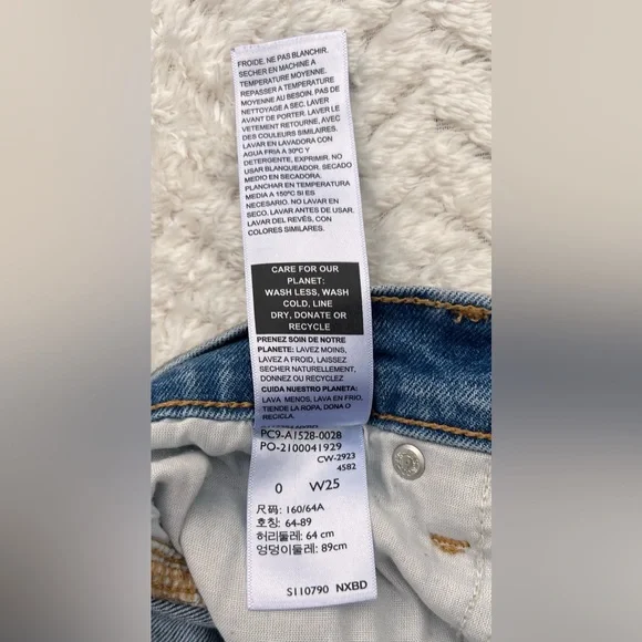 Levi’s High Rise Festival Light Blue Wash Denim Cutoff Frayed Cuffed Hem Shorts - Picture 6 of 11